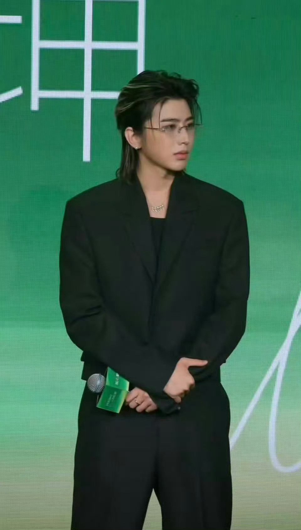 小黄豆买了14万的蔡徐坤专辑坤哥很帅 