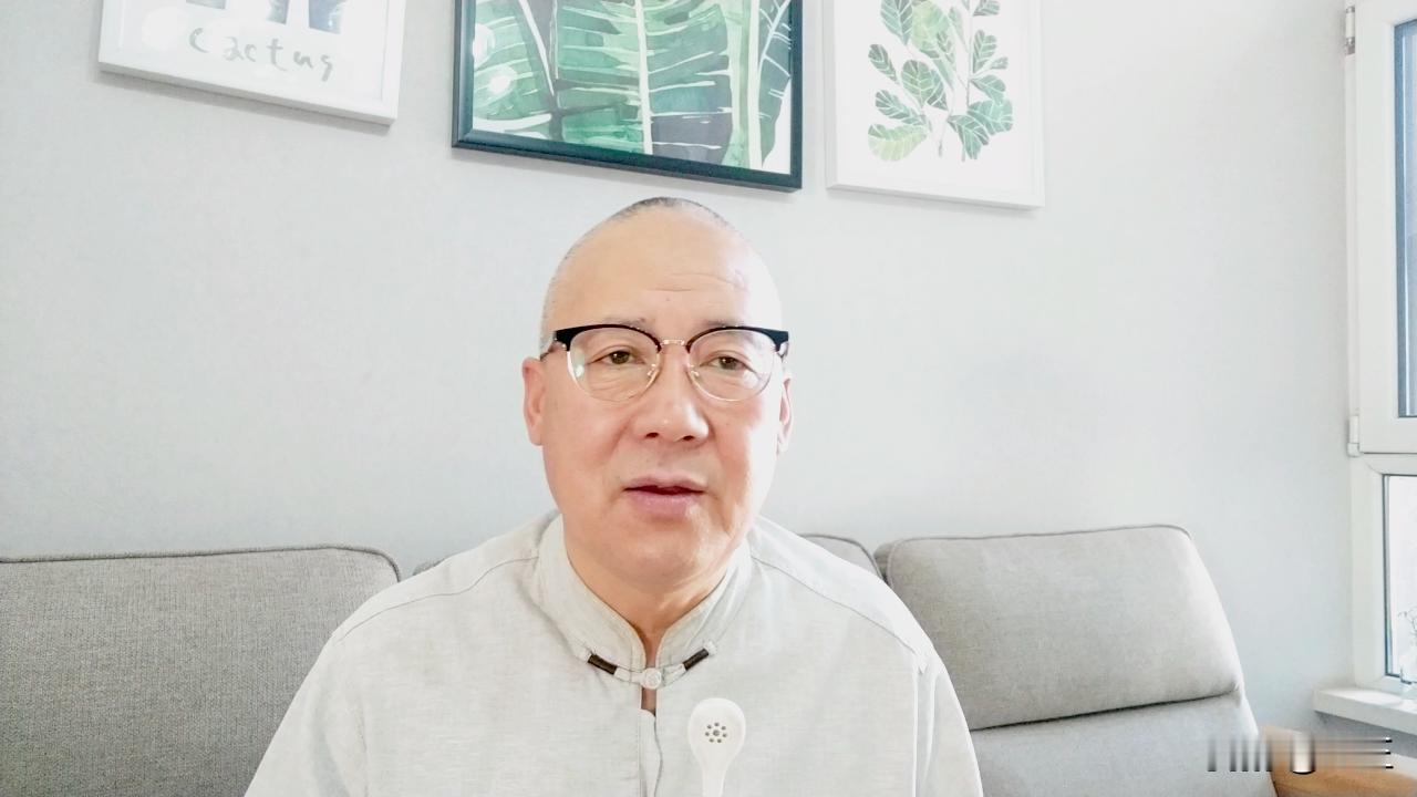 2025年的最后一天，岁末的余温里，几个同龄人小聚一堂，唠的全是这一年的细碎过往