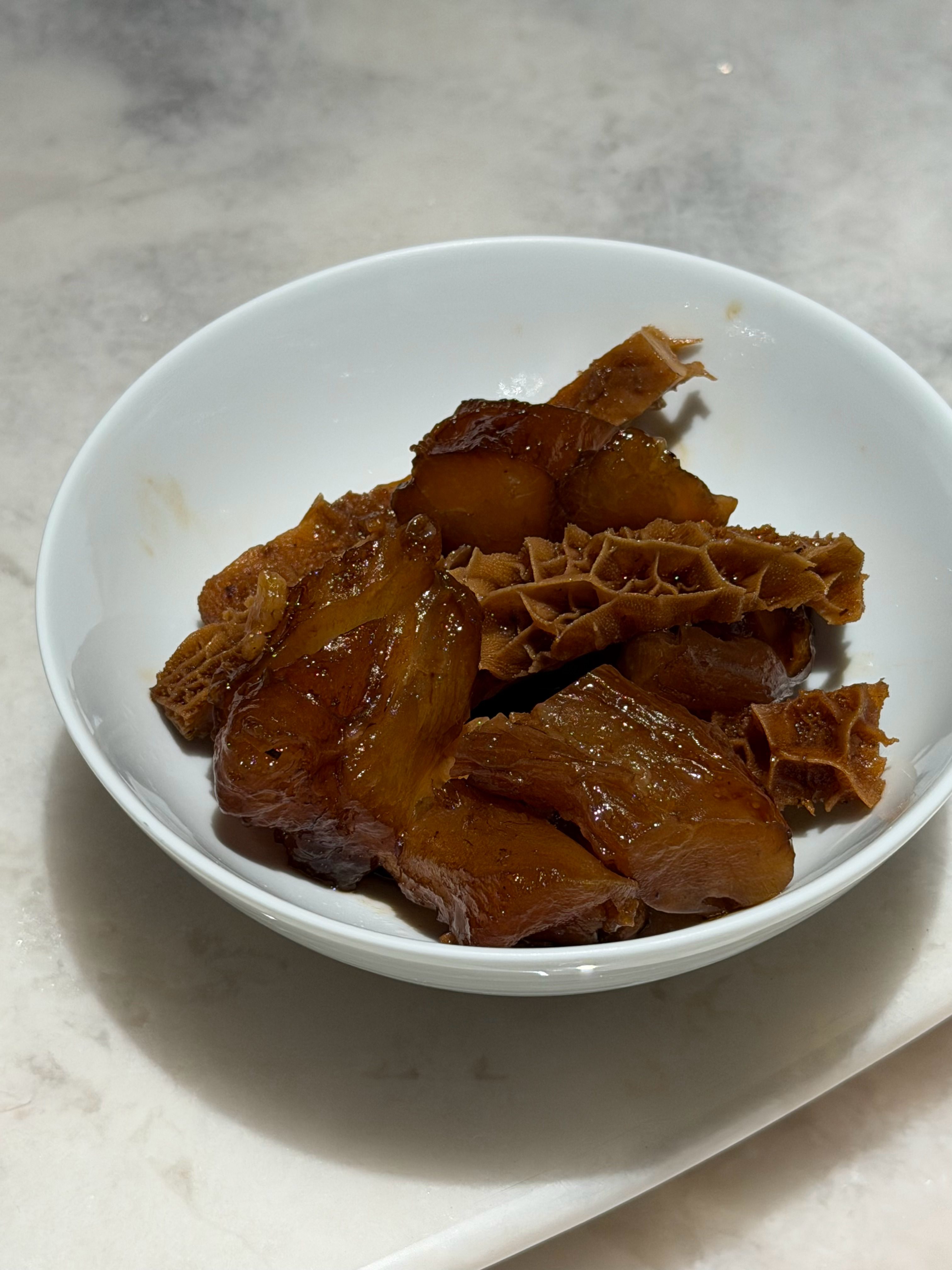 以前不吃内脏（除了鹅肝）内蒙人不吃羊杂碎现在广州最美味的有爱的牛杂在我碗里，净牛