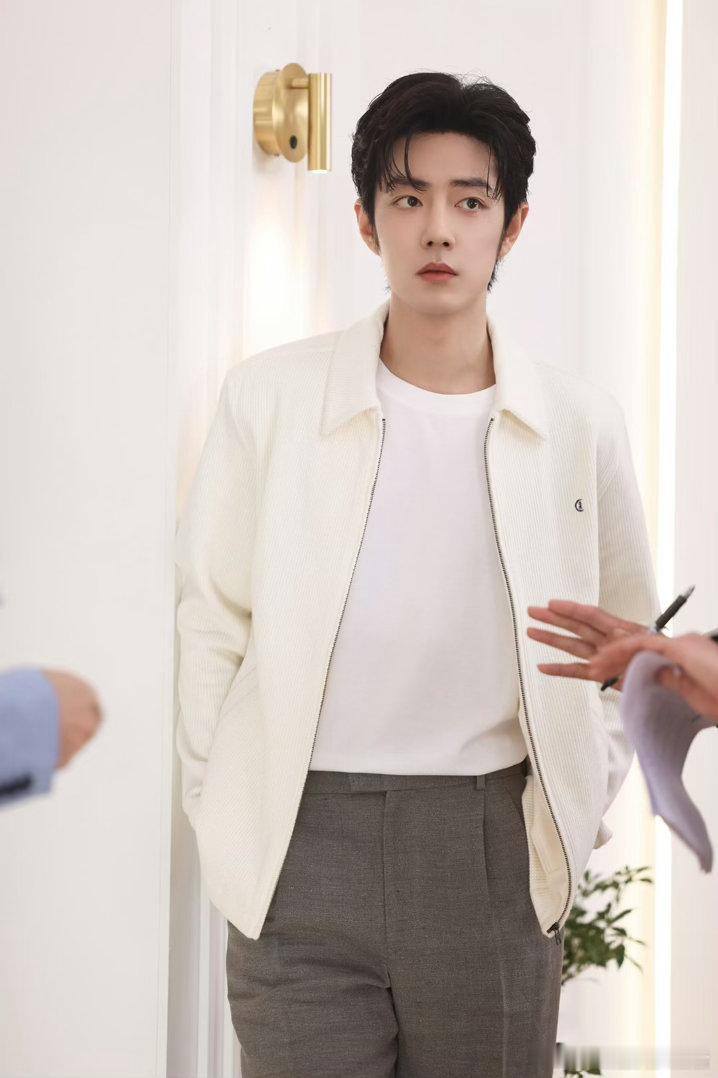 肖战我压力真的没有那么大主持人：我又要问那个问题了 是不是特别解压肖战： 我压力