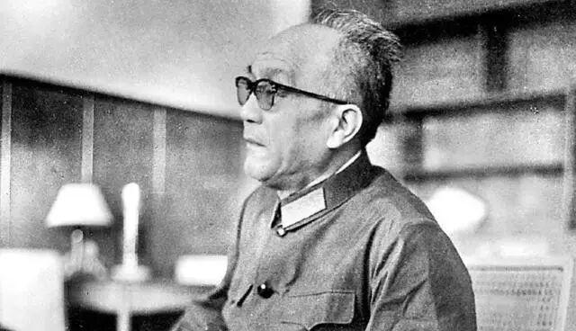 1981年，有人想动手否定毛主席，胡乔木提出不再称“毛主席”，改叫“毛泽东”，但