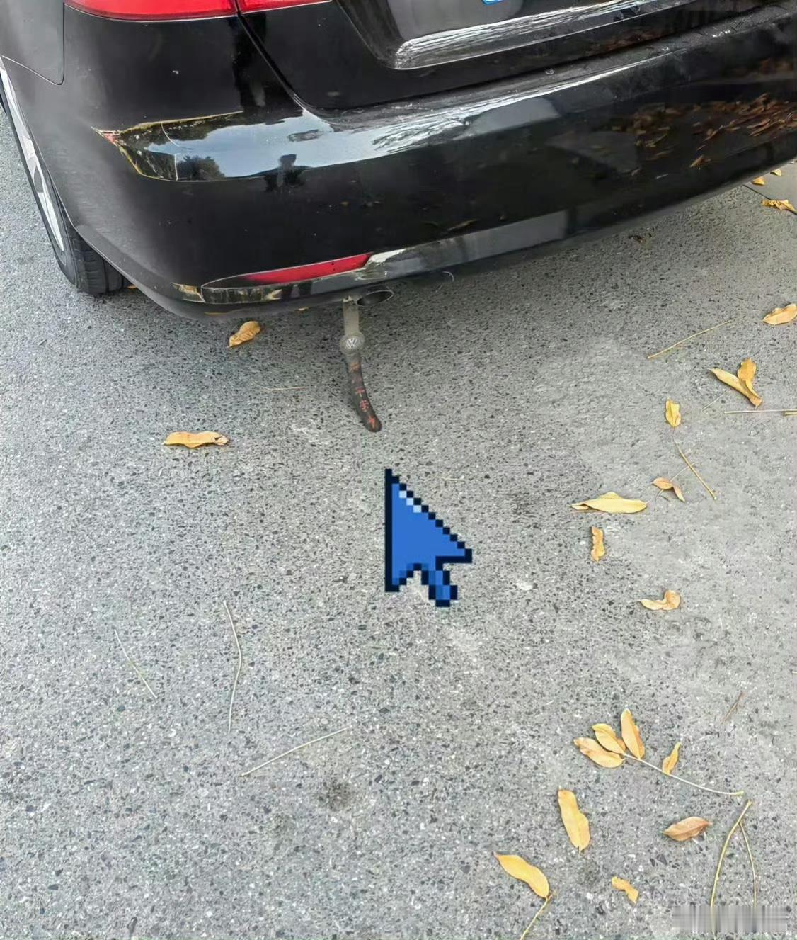 不懂就问，这个像手表带的东西到底起什么作用，不会是大众新出的手表吧！
路上很多车