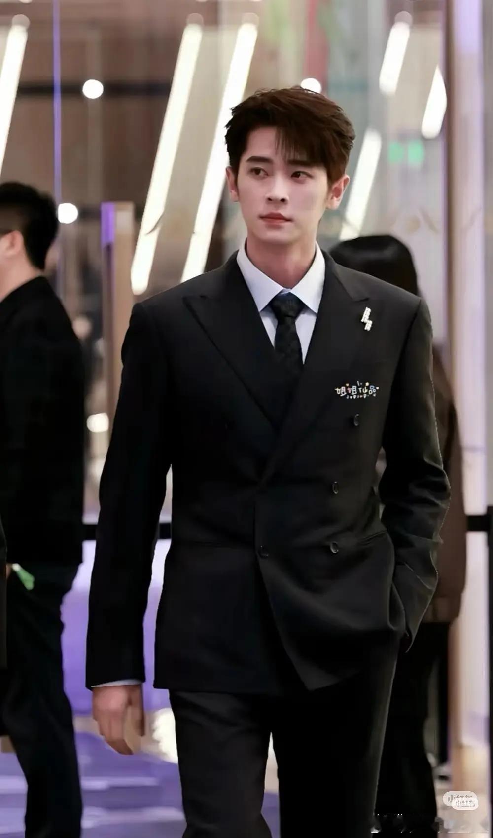 郫县热议：丞磊和代旭是不是同一个类型的叔叔？？ 