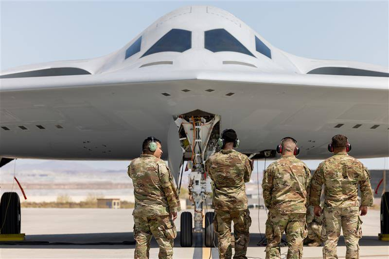 B-21在爱德华兹 ​​​