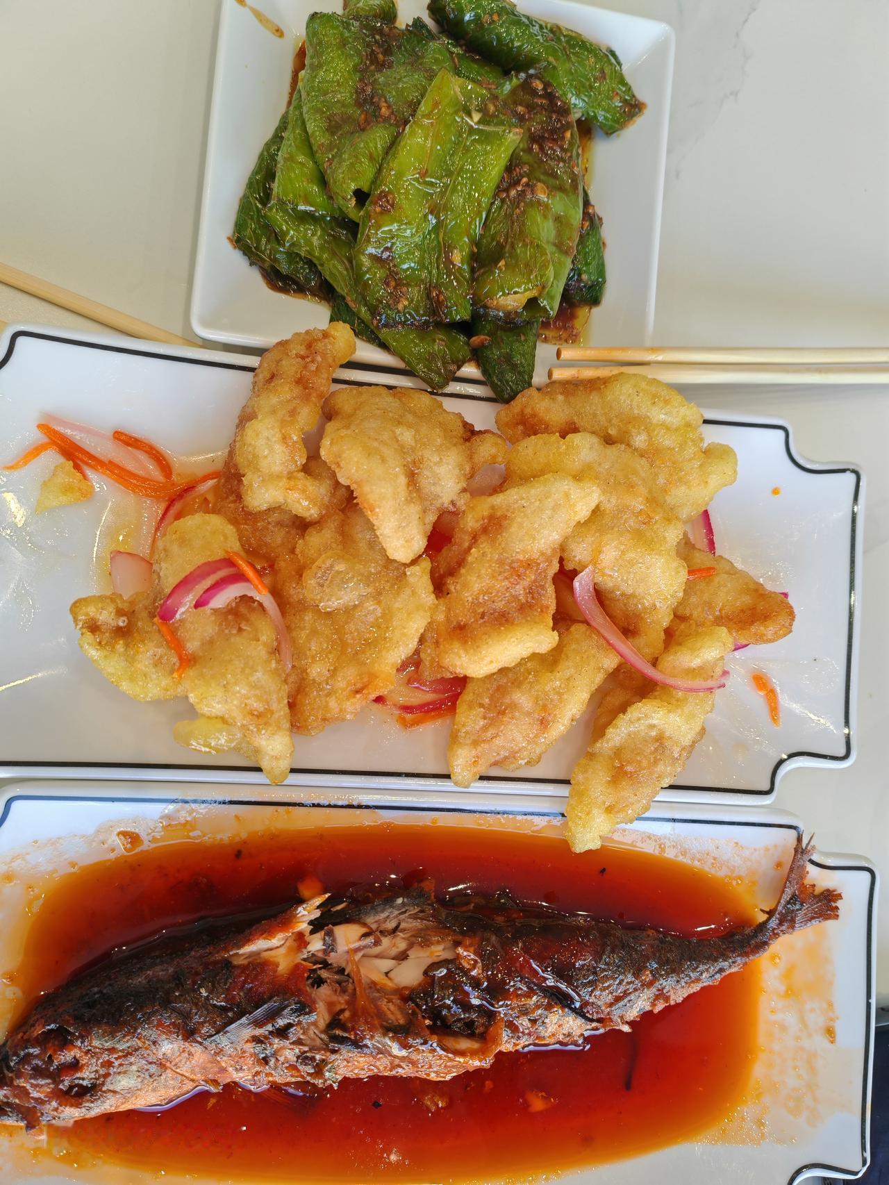 吃点美食，喝点小酒。
快快乐乐过周末。