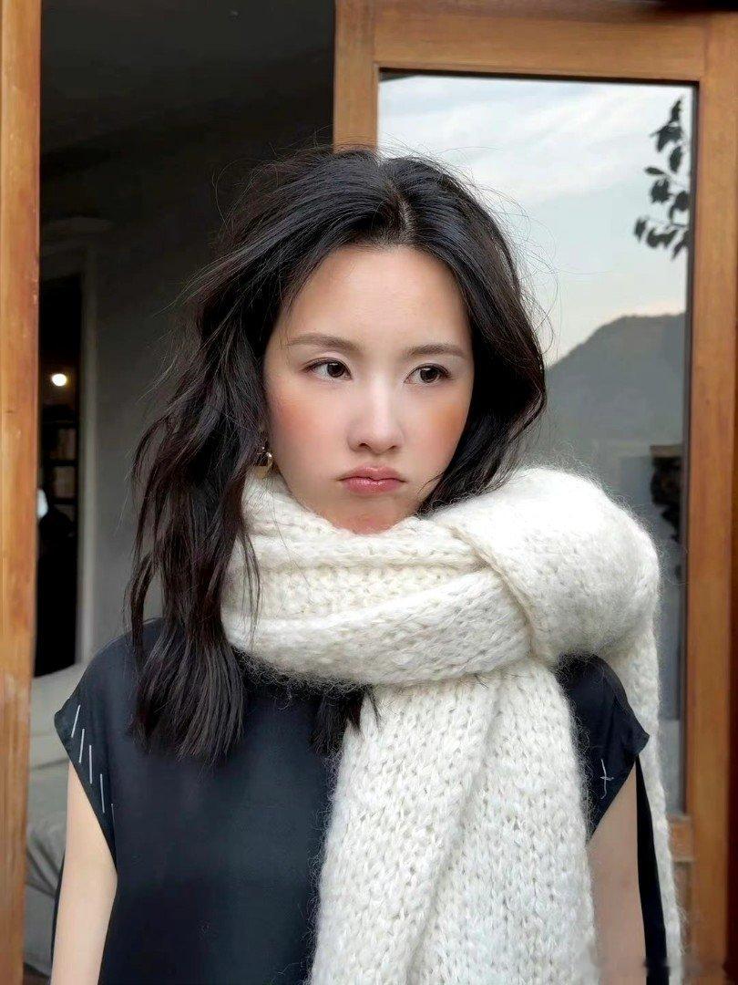 #陈都灵微醺妆##陈都灵看着像是喝醉了#啊啊啊好可爱，想亲一口[亲亲][亲亲] 