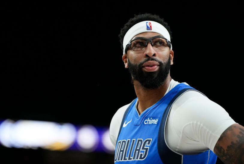 NBA常规赛，独行侠今日主场108-123不敌76人。本场比赛，安东尼·戴维斯迎