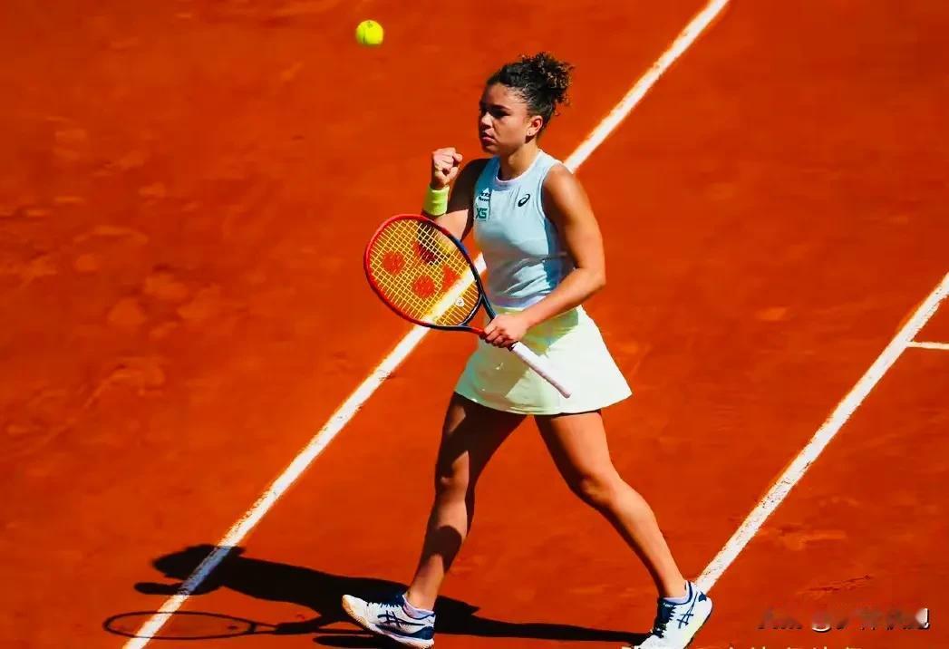 法网单双打都进决赛，意大利小钢炮鲍里妮无疑是本届法网最大赢家了！女单半决赛，12