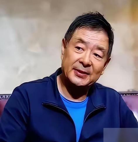 谁也没有想到，一点的北京，72岁的濮存昕竟用一根布绳，将自己和年迈的母亲拴在了同