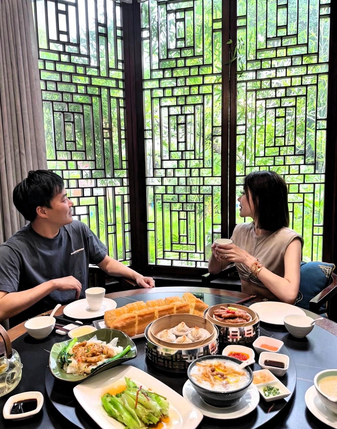女人要懂的潜规则，
男人约女人吃饭，
实际上就是想

进一步拉近关系，
甚至盼着