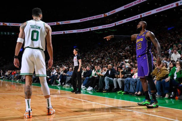 老詹：“总决赛要是黄绿大战那就太疯狂了，我在东部的时候和他们有很多次交手，他们相