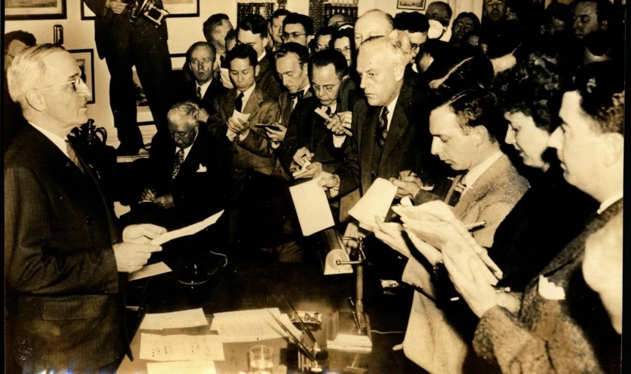 没想到1945年接棒罗斯福的杜鲁门，上任前连美国正在研制原子弹的绝密计划都毫不知