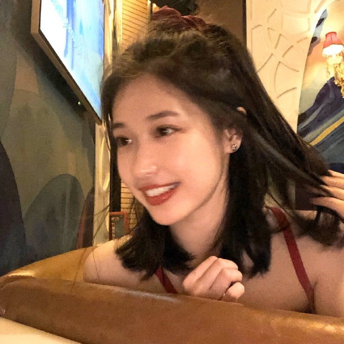 很心酸的一句话：如今这个年纪再遇上的人，都是心里有过别人的人。 