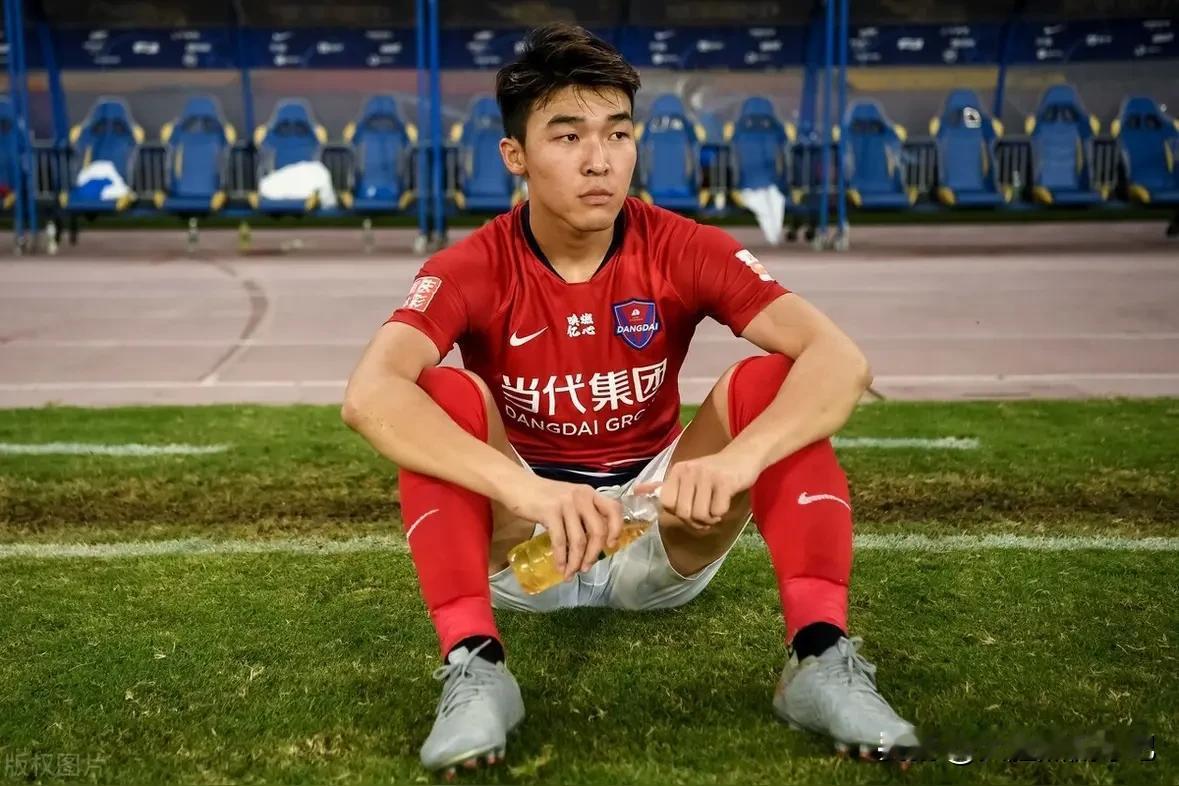 元敏诚换李源一？
有消息称，成都蓉城为了补强，正在跟山东泰山谈一笔交易，用元敏诚