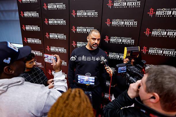 按照乌度卡的说法，亚当斯确定赛季报销了。其实之前爆出3级扭伤的时候基本上已经知道