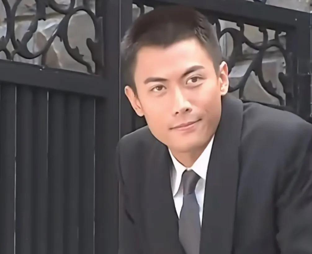 还记得这位亚视男星吗？长得老帅了，可惜没火起来
他的名字叫金沛辰，来自马来西亚，