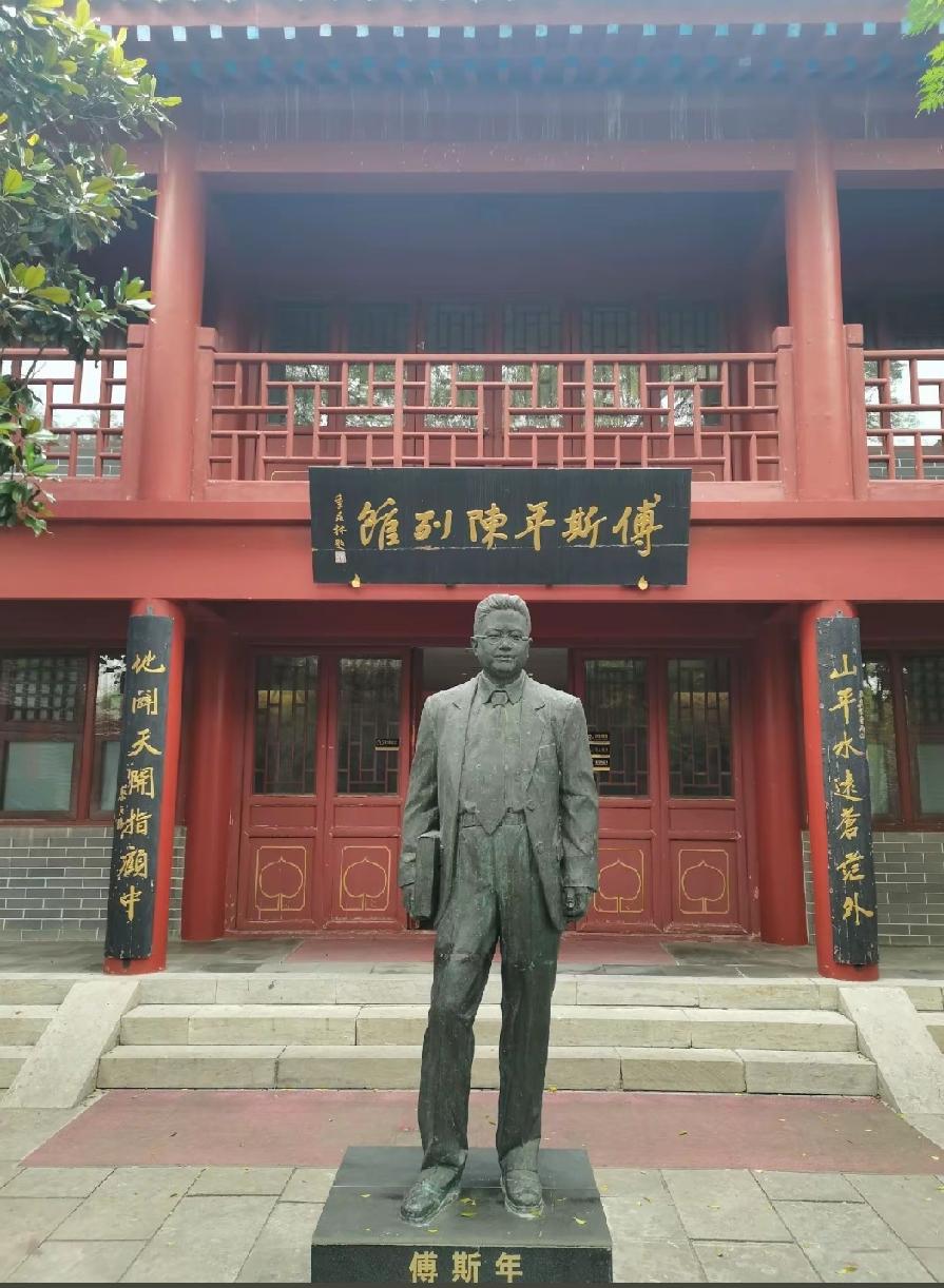 历史学家傅斯年曾经著文分析汪精卫的心理，从读书人对名誉的追求，演变为权力欲，再激