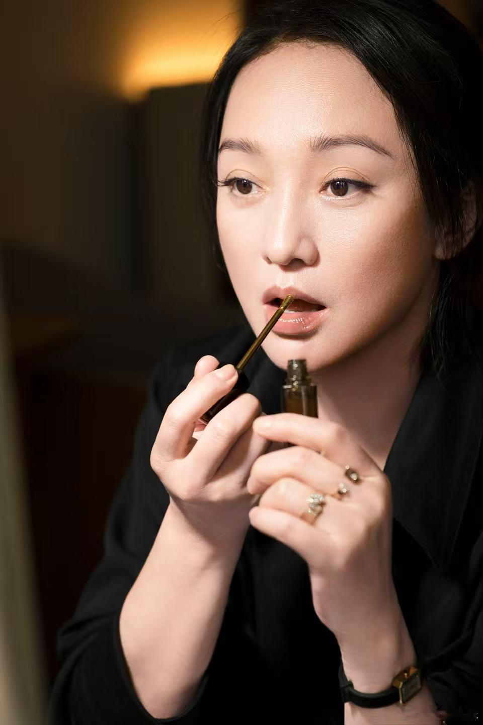 周迅多伦多citystory 说真的，能把自己最出圈的表情包当打码素材，这份自嘲