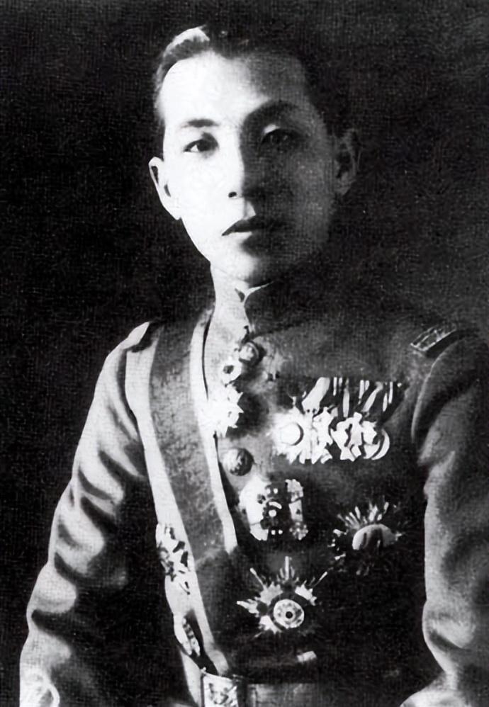 张学良，是一个善良的人，张学良拿出自己的钱，在东北各地修建了大量的难民收容所，收