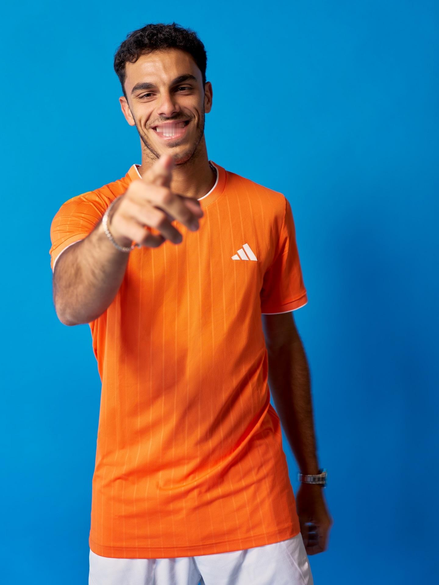 A家给旗下球员拍摄的这组写真很好看，非常符合澳网“快乐大满贯”的调性。这套橙色球