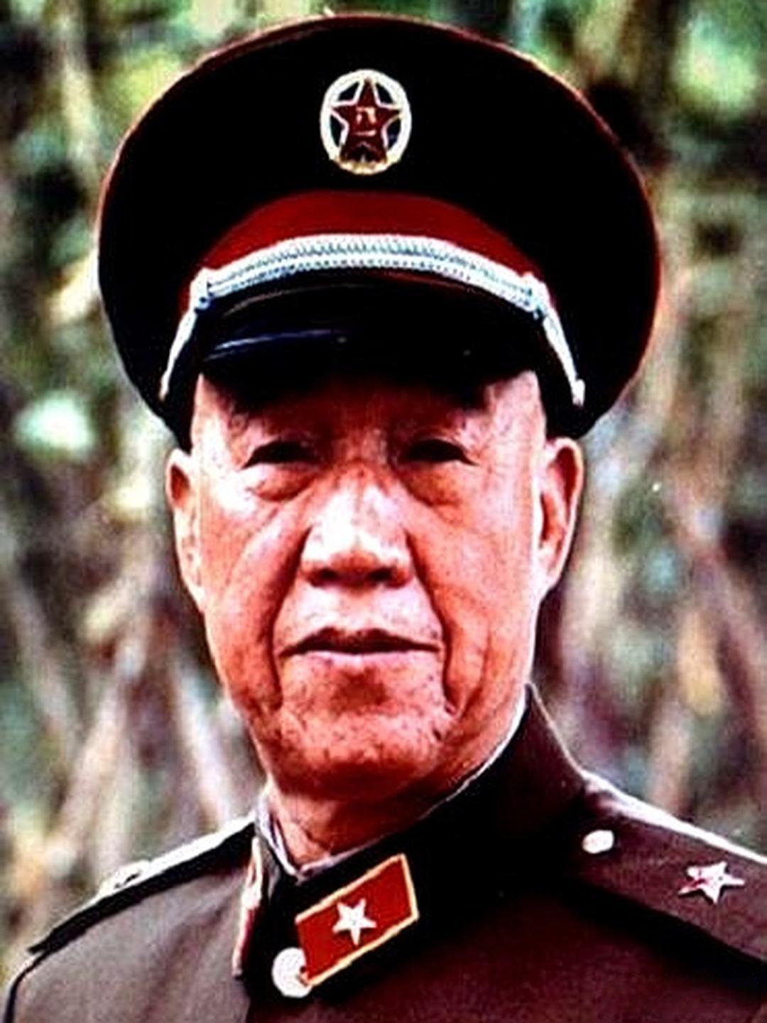 1969年，珍宝岛反击战期间，沈阳军区司令员陈锡联给前线将军肖全夫打来电话，命令