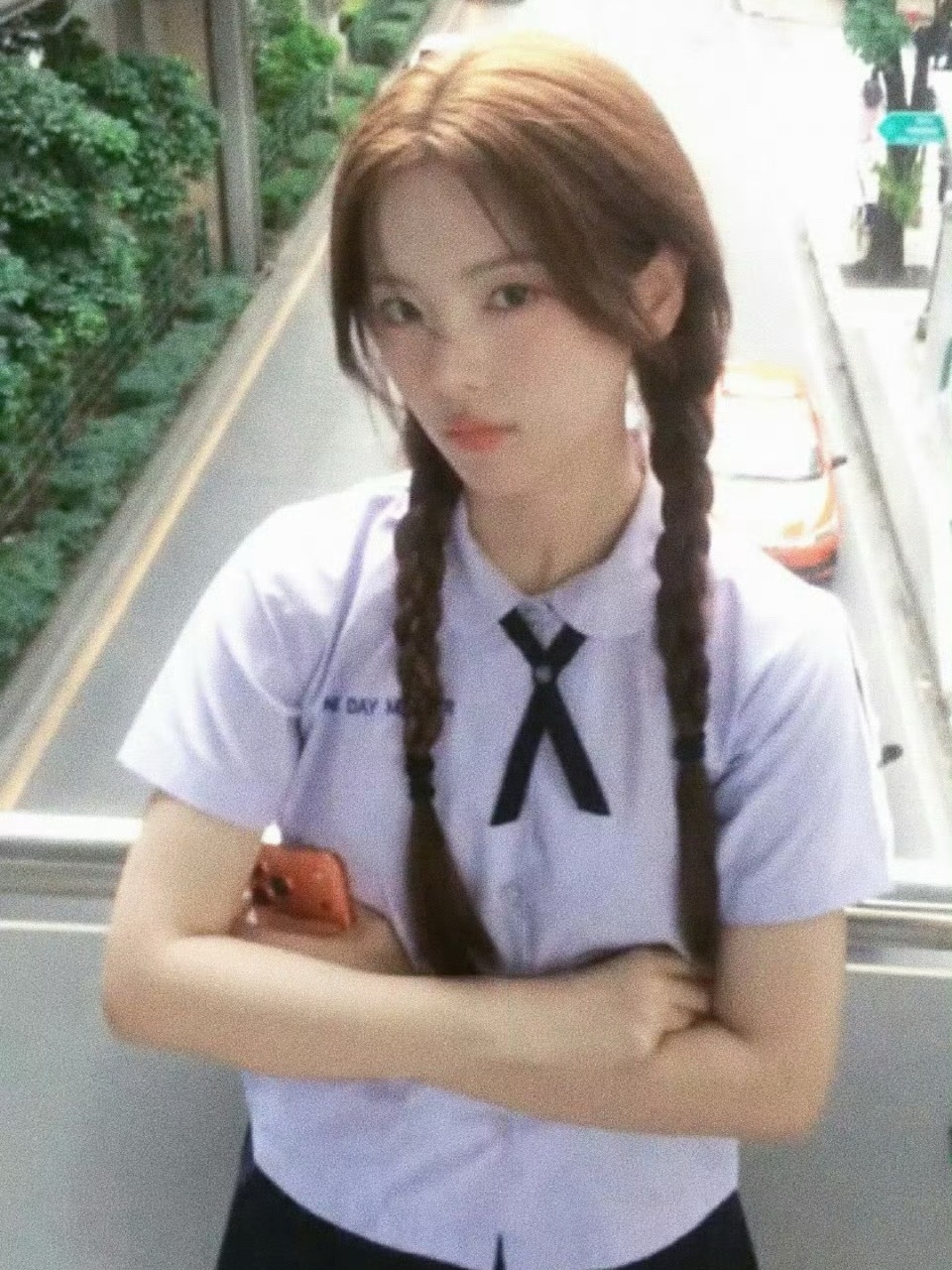 杨超越学姐 自带校园场景适配度，切换学姐和学妹的感觉不突兀，每一面都挺有校园氛围