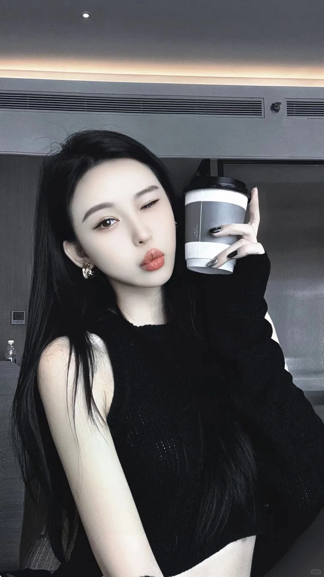 今日份美貌是闪光灯给的