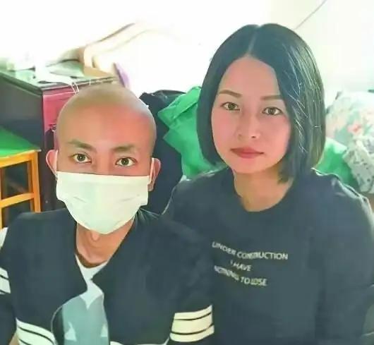 [月亮]”2015年，武汉女子为救患癌弟弟，打掉肚中双胎，婆婆怒吼：“你为了救你