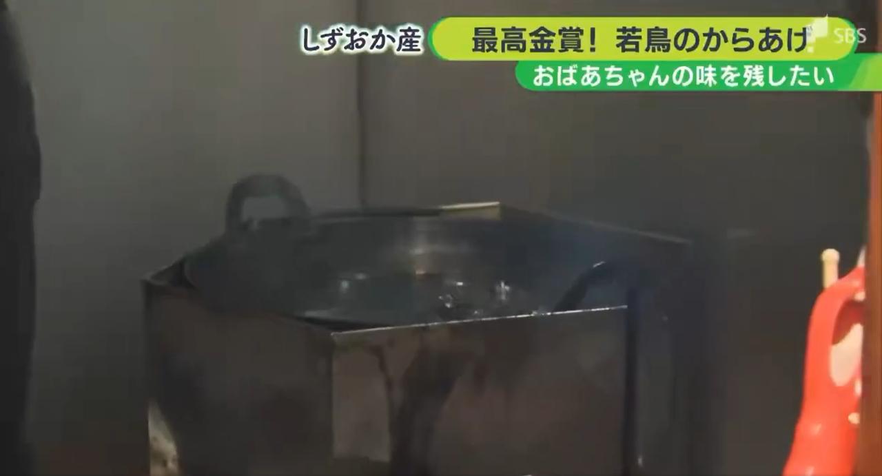 你敢相信吗？日本炸鸡仙人坚持同一锅油反复使用60年！店主接受采访时表示“这是我家