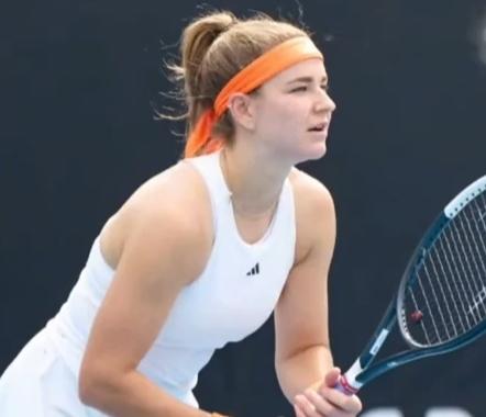 穆霍娃险胜姆博科 ，第一个迈阿密四强席位产生！
         北京时间3月2