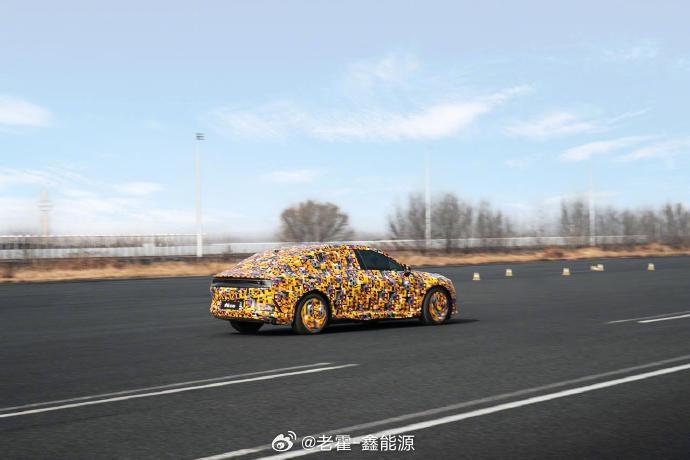 高速避障能不能猛打方向 理论上来说，高速避障是不能猛打方向的，这个需要驾驶经验极