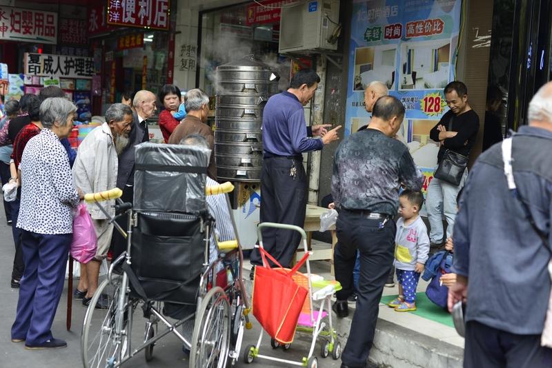 不过这又能怪谁呢？当我们决定一切都向钱看的时候，就注定了不管做什么事情。但凡只要