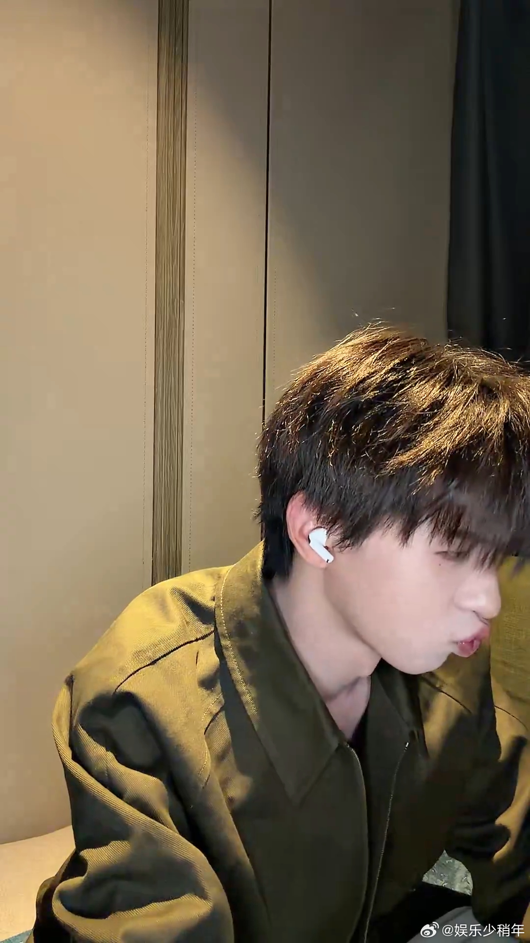 何浩楠直播 看完何浩楠直播，被他的真诚圈死，北京音乐节约起，看帅哥燃炸舞台 