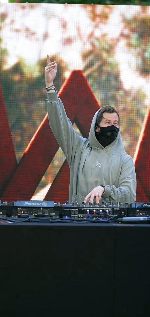 AlanWalker打碟现场也太燃了在北京元中心近距离邂逅Alan Walker