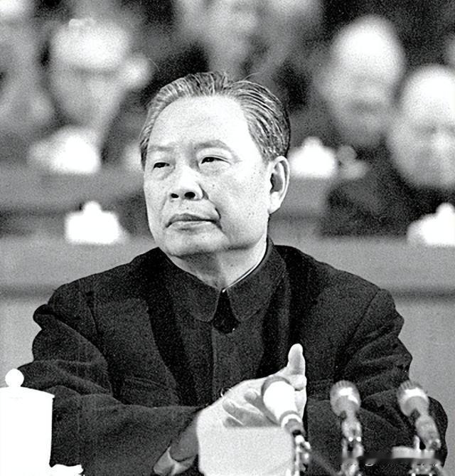 他41岁任南京市市长、市委书记，59岁任江苏省委第一书记。主政期间，恢复农村生产