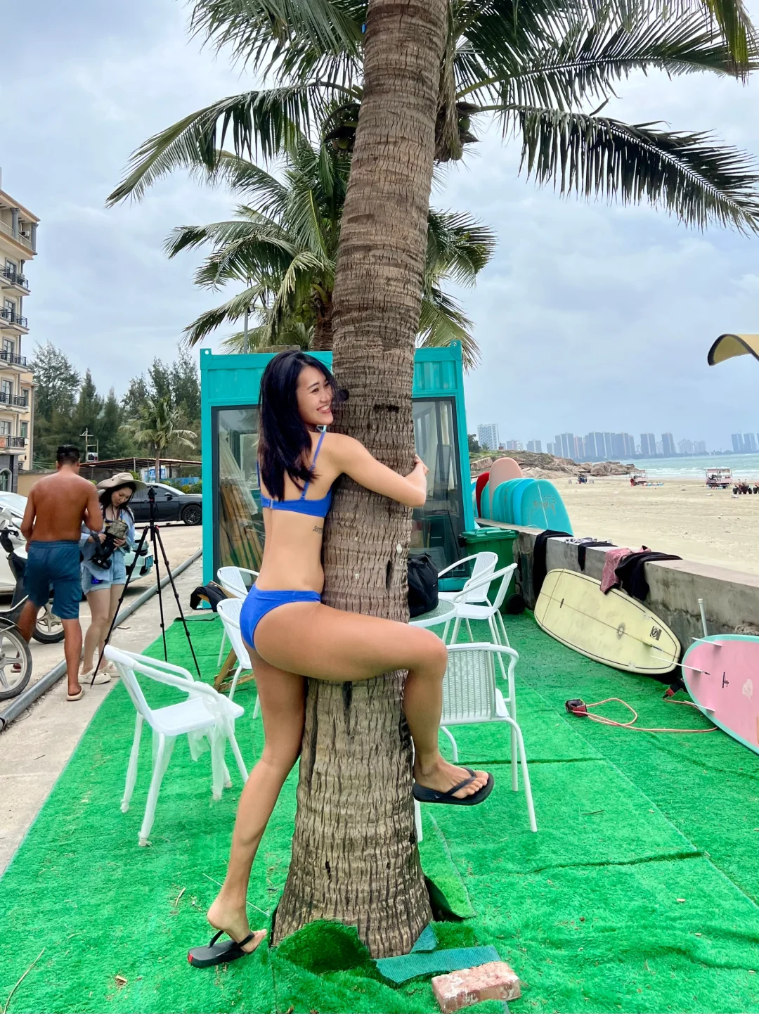 穿比基尼👙爬树🌴是什么体验