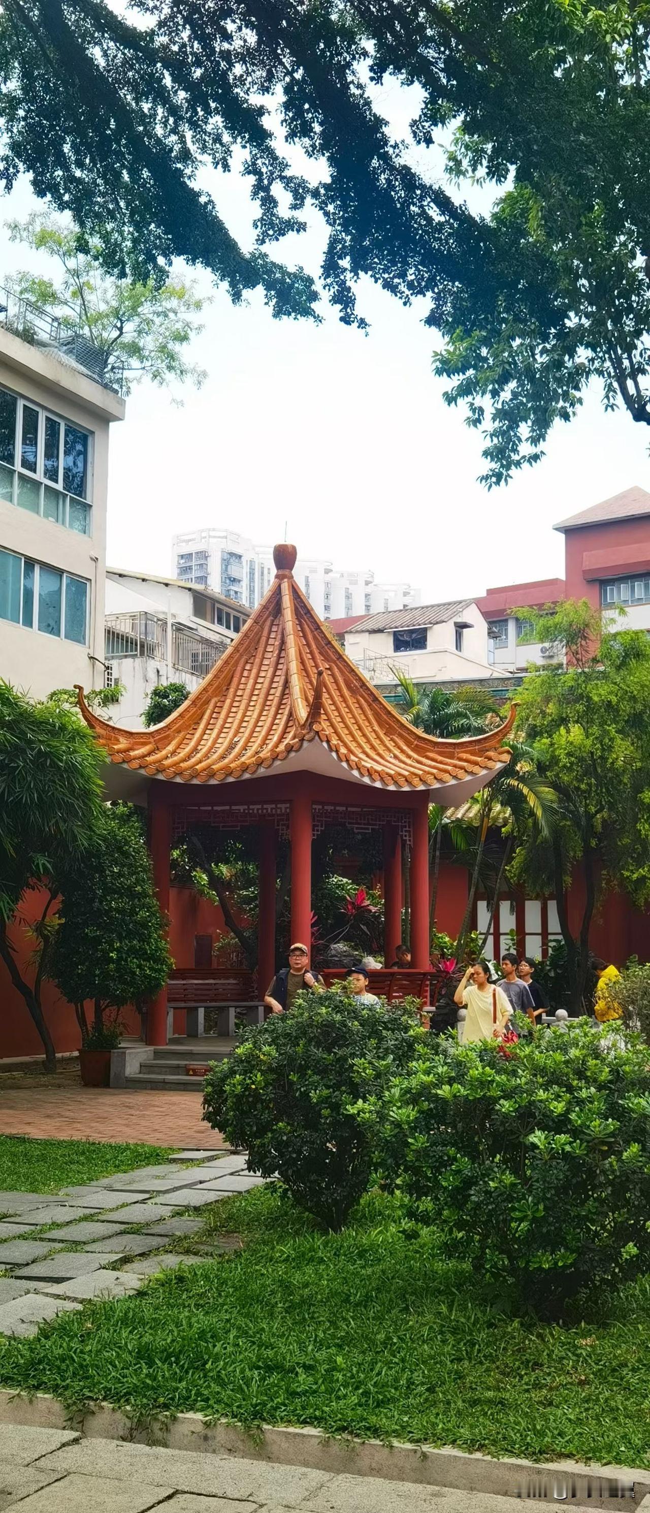 离婚率越来越高原因在哪?
【小对联】
上：……？
下：悬空。