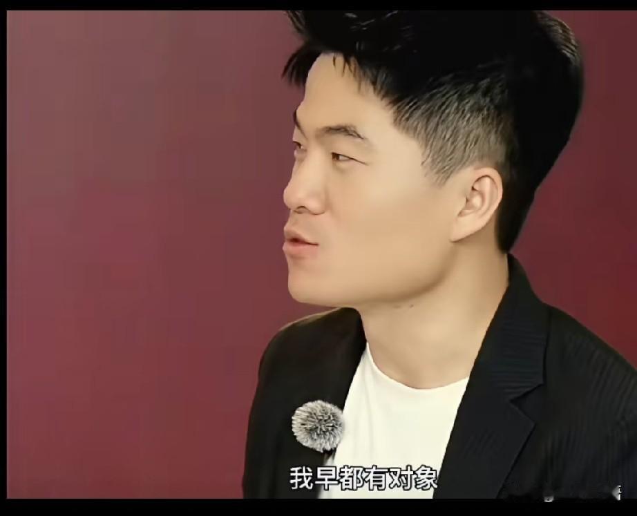 反问来的太迅猛，小董根本接不住，姜还是老的辣。
一场反客为主的访谈，让知识渊博，