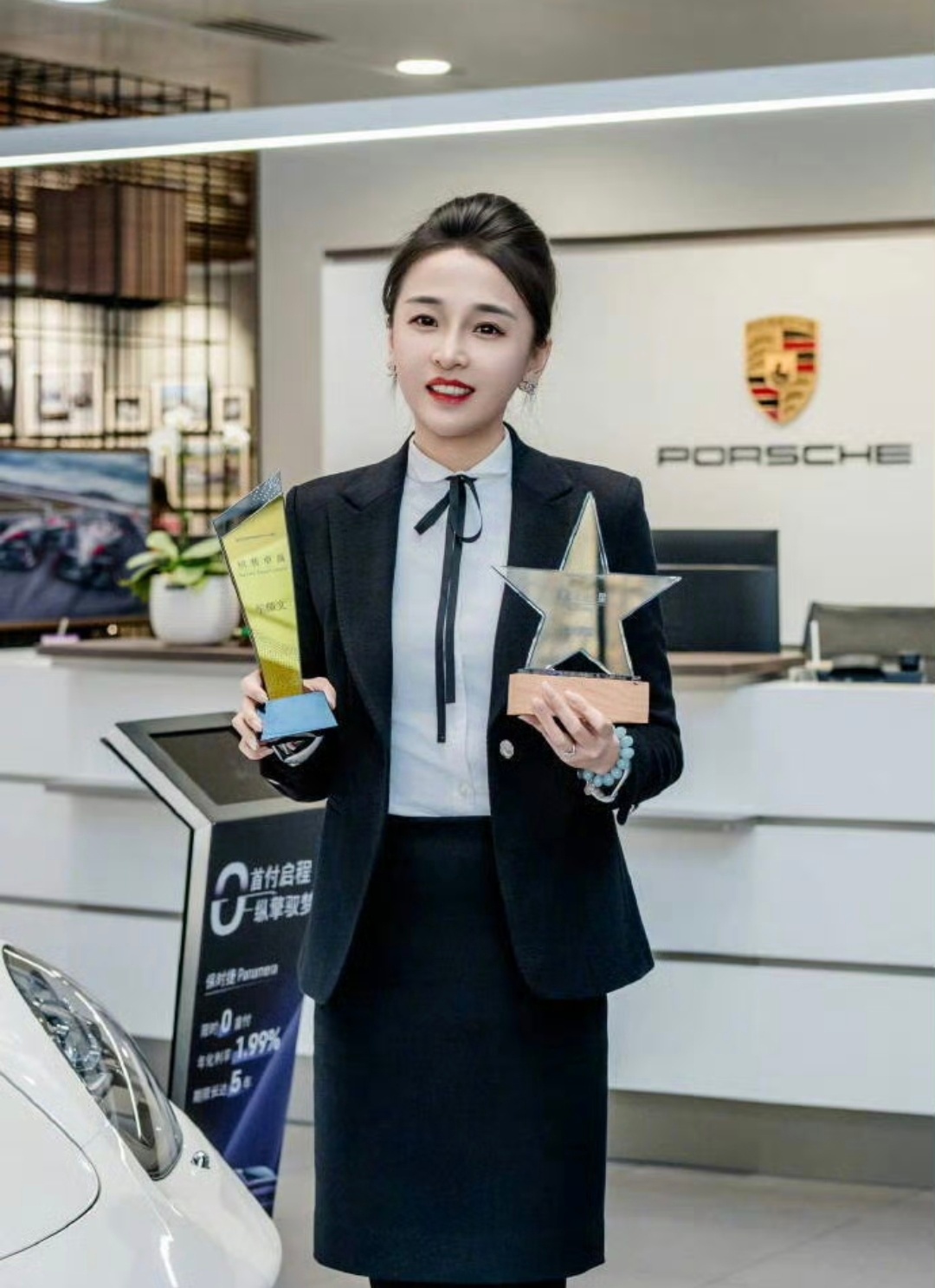 保时捷女销冠称顾客超6成是女性2025年工作日约250天，一年卖出了192台，这
