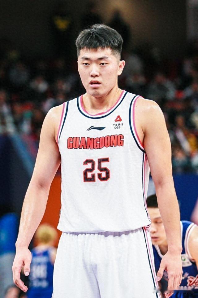 一目了然！张皓嘉和王睿泽综合实力对比如下:

1.静态天赋  张皓嘉>王睿泽，