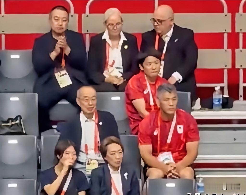 国乒男团输给日本男团无缘亚运会金牌，其实是在刘国梁的预料之中：

就一个王楚钦啊