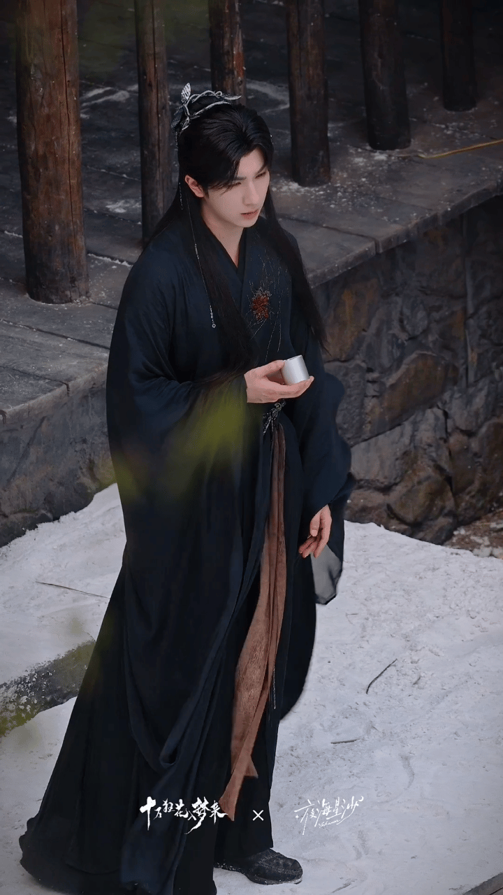 李宏毅 《十万狂花入梦来》520有新物料期待这个身高腿长的美人岐凤殷！ 