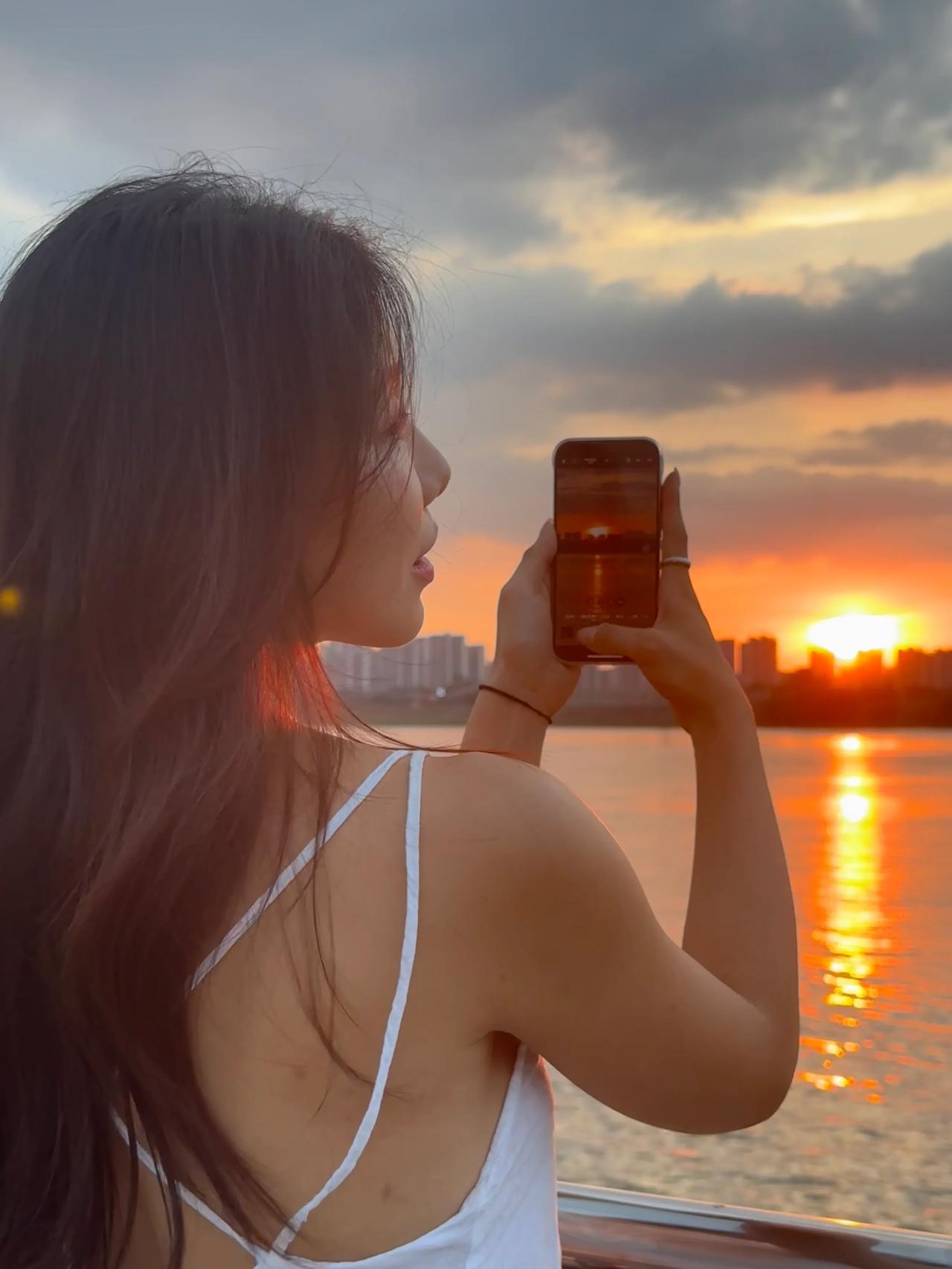 美丽的夕阳，美好的瞬间。