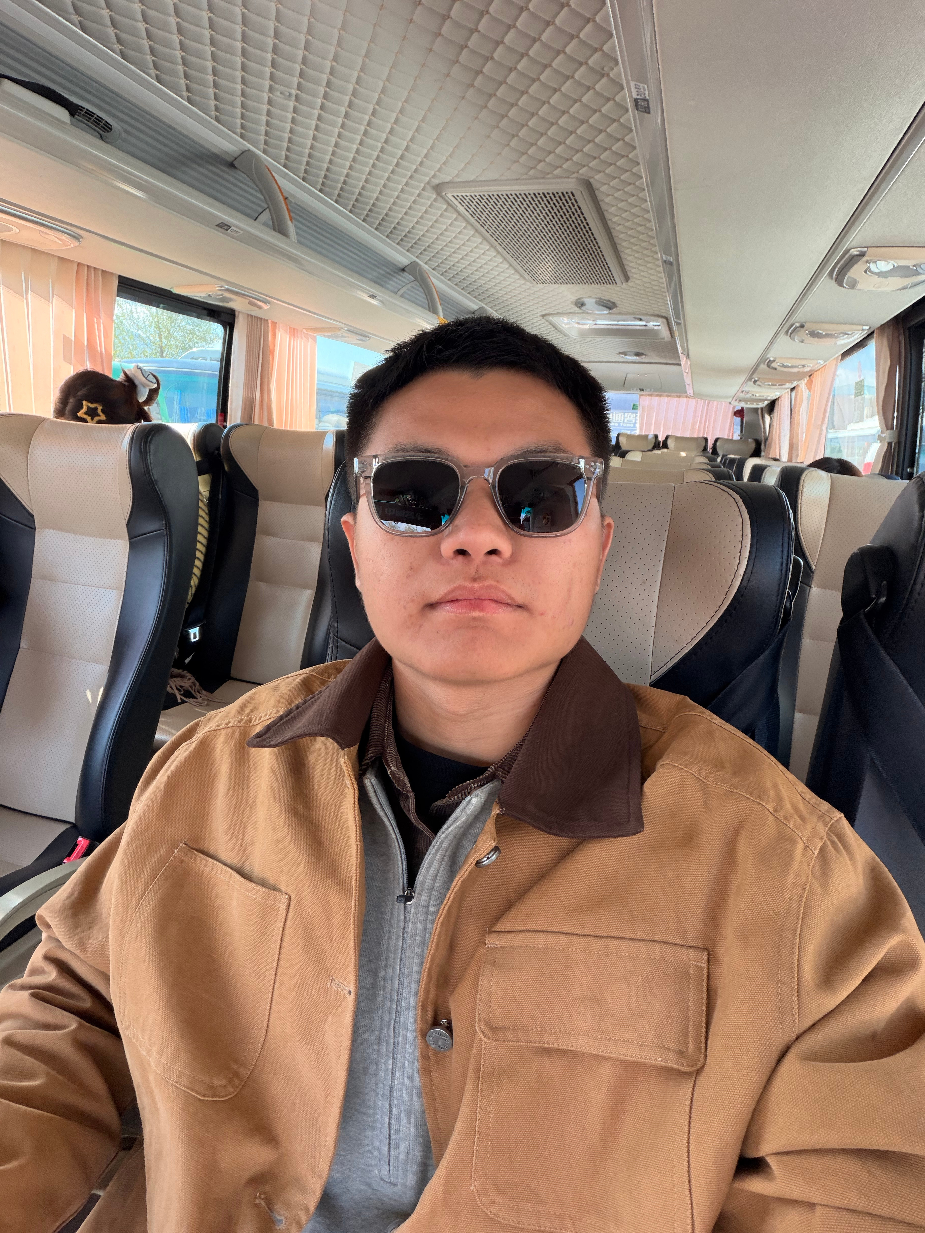 今天在那拉提，准备去盘龙古道骑个马  ​​​