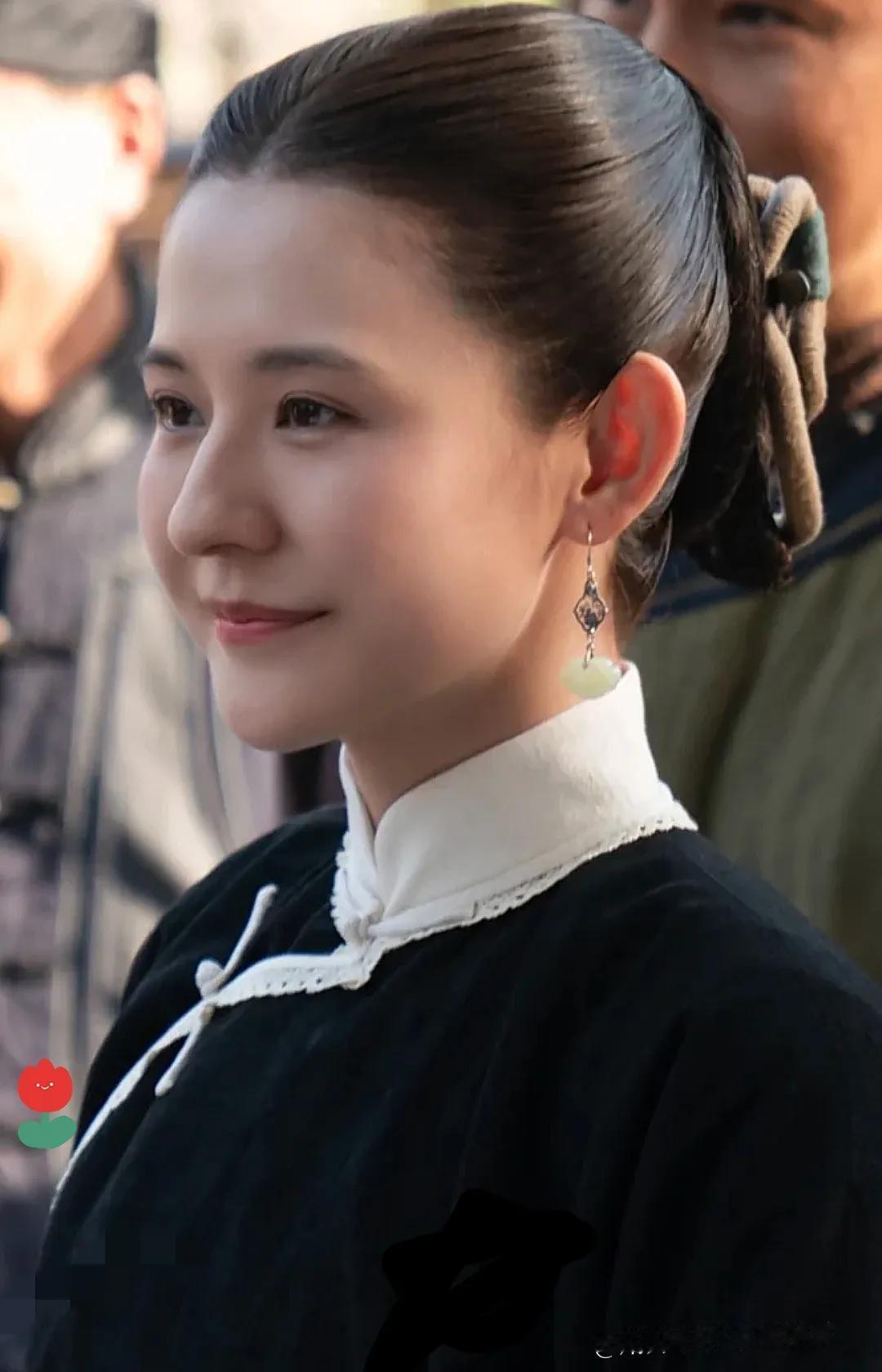 之前总猜热依扎是新疆人，

        甚至觉得像混血，

        