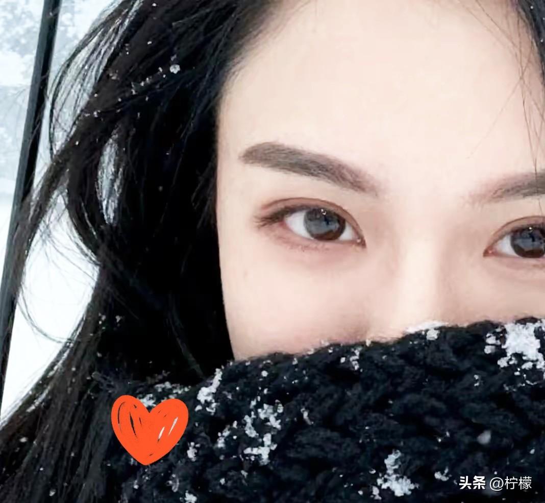 闺蜜说:
没有正常夫妻生活，
日子真过不下去。
 
她同事终于跟老婆离婚了，
他