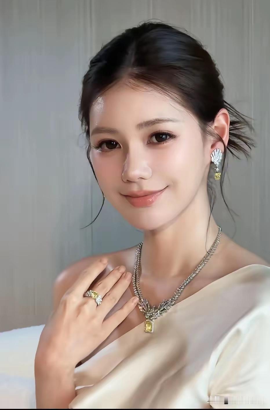小梅在直播间真的是太能忍了，人家怎么骂她，都没有关系，这次连人家刚刚出生的孩子也