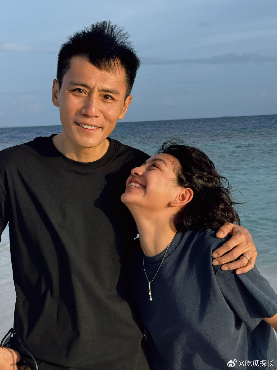 安娜晒全家福为刘烨庆生安娜晒照为刘烨庆生 安娜晒全家福为刘烨庆生，诺一这颜值完全