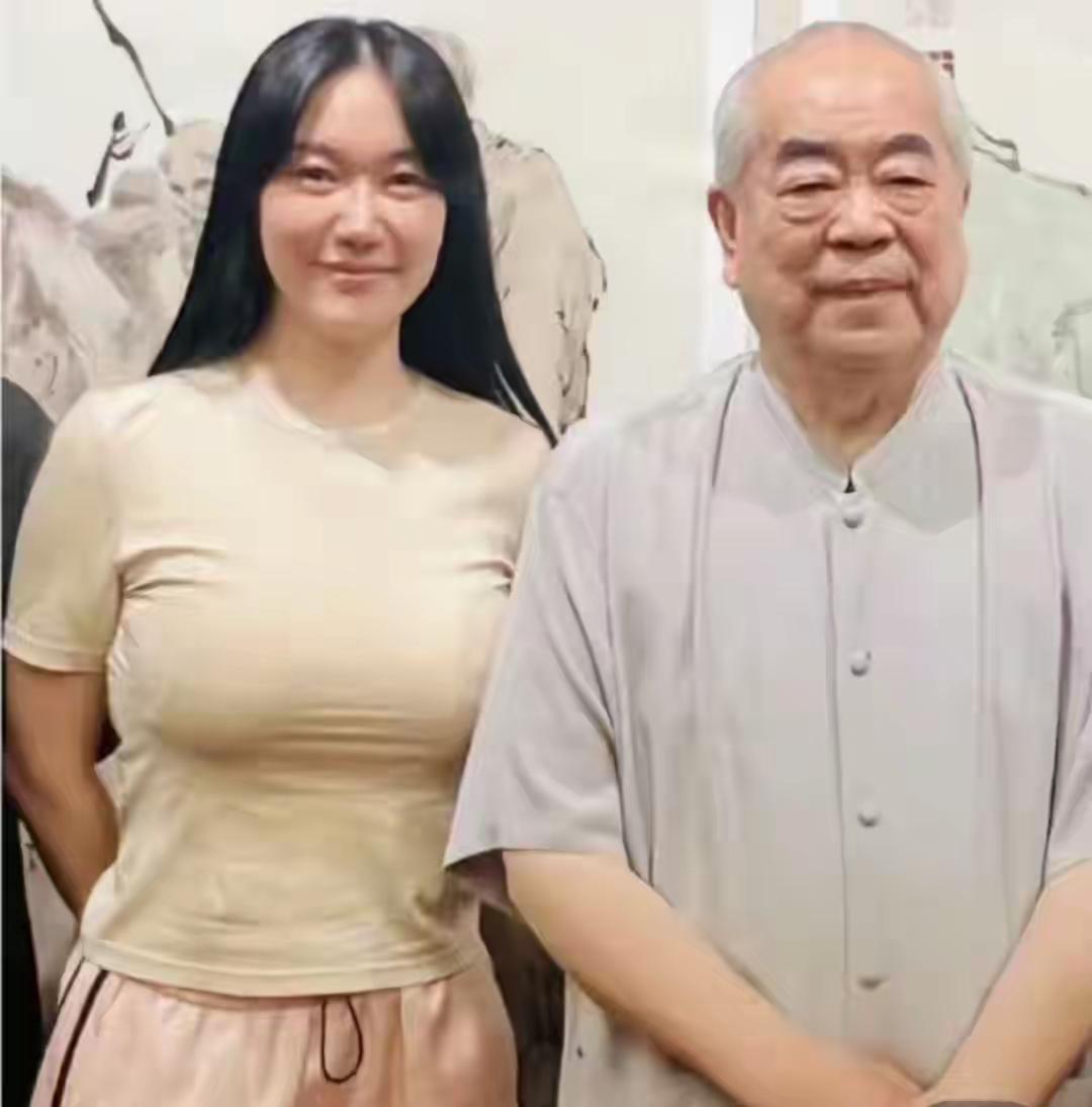 国画大师范曾真是个话题人物。1938 年出生的他，家学渊源深厚，祖父是清末名士，