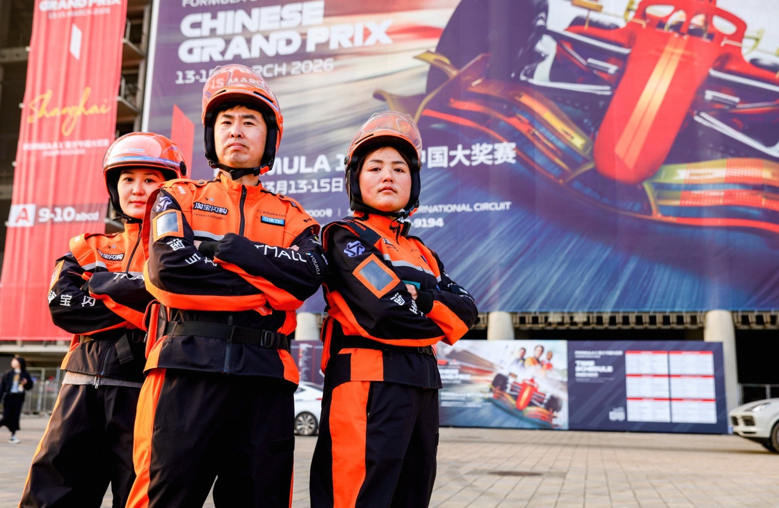 谁懂啊，本来是在刷F1决赛赛况的，莫名其妙就被淘宝闪购的出圈图侵占神智了。真的笑